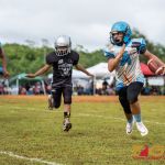 Angels Alex Sojo runs a QB keeper down the sidelines. (Photo by Michael Blas)
