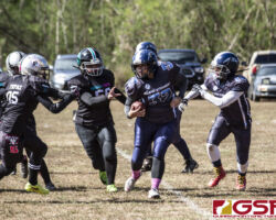 Island Stunnerz Lorraine Santos looks for yardage while carrying the ball. (photo by Bout It Productions)