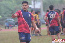 The GW Geckos and Okkodo Bulldogs battled in the rainy Saturday morning. (photo by Robert Balajadia)