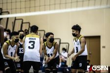 The Tiyan High Titans get hyped up during the first set of action. Photo by Bout It Productions