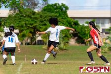 ND Royal Kiara Hutcherson passes the ball around. (Photo by Michael Blas)