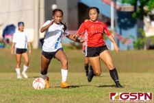 ND Royal Kina Arroya and St. John's Knight Annie Jones chase down the ball. (Photo by Michael Blas)