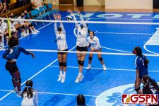 ND Royal Faith Piper reaches for the block against GHS Panther Amoni Washington. (Photo by Michael Blas)