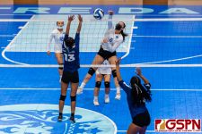 ND Royal Faith Piper swings down the middle for a kill. (Photo by Michael Blas)