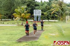 SSHS Sharks make their way halfway through the course. (Photo by Michael Blas)