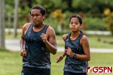 SSHS Sharks make their way halfway through the course. (Photo by Michael Blas)