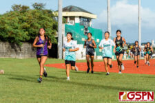 GW Gecko Aleah Castro and SHS Dolphin Cheyoung Ahn lead the top pack out the first leg of the ISA All Island race. (Photo by Michael Blas)