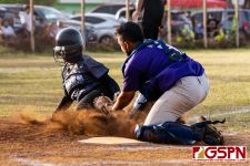 GW Gecko Rocki Mesa outs SSHS Shark Hazel Derbai. (Photo by Michael Blas)
