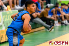 St. Paul Warrior Thelo Orichiro looks for the assists in the second quarter. (Photo by Michael Blas)