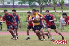 The GW Geckos and Okkodo Bulldogs battled in the rainy Saturday morning. (photo by Robert Balajadia)