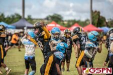 The Hals Angels and The Tamuning Steelers Metgots battle for the championship spot on Oct. 27, 2019. (photo by Bout It Productions)