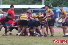 The GW Geckos and Okkodo Bulldogs battled in the rainy Saturday morning. (photo by Robert Balajadia)