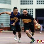 Elite Friars Dominic Sablan sprints down the court while being tailed by GW Geckos Lance Gogue. (Photo by Michael Blas)