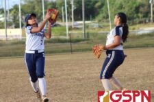 Cougar Talen Topasna makes a grab in the 5th inning to stop a Gecko score. (photo by Robert Balajadia)