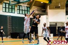 Wu Tangs Tim Rodriguez on the release while KFC Bombers Jared Glenzer contests. (Photo by Michael Blas)