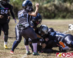 Sindalu Raiders Miara Leon Guerrero gets taken down by a pack of Island Stunnerz. (photo by Bout It Productions)
