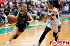 St. Paul Warrior Kirsten Silva powers down the baseline while Okkodo Bulldog Vanezza Gustilo defends. (Photo by Michael Blas)