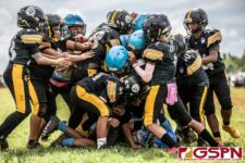 The Hals Angels and The Tamuning Steelers Metgots battle for the championship spot on Oct. 27, 2019. (photo by Bout It Productions)